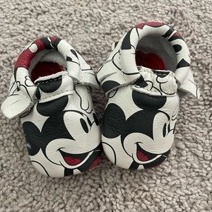 ❗️SALE❗️Freshly Picked Disney Mickey Moccasins